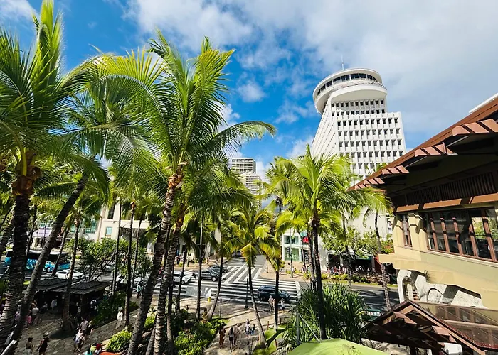 Royal Kuhio 1701 - Spacious Corner Unit With Stunning Ocean City Views In The Heart Of Waikiki!