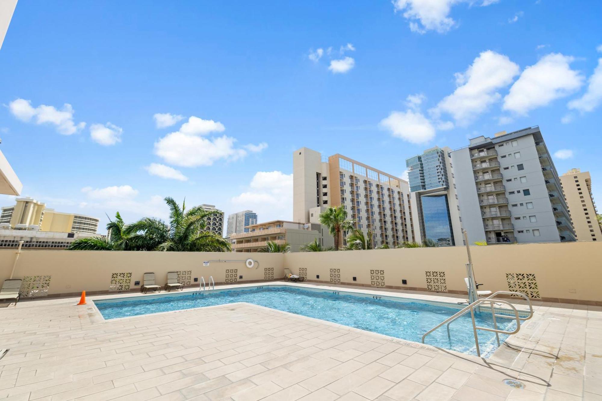 Casa de férias Royal Kuhio 1701 - Spacious Corner Unit With Stunning Ocean Views In The Heart Of Waikiki! Honolulu